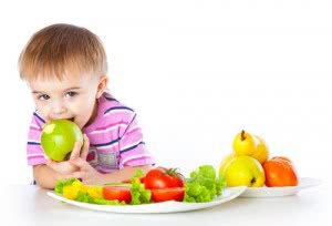 Чем кормить ребенка в жару? Советы по кормлению