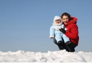 Как правильно гулять с ребенком зимой. Как одевать ребенка зимой. Игры зимой с ребенком