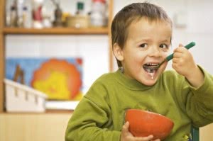 Как приучить ребенка к полезной и здоровой еде и научить правильно питаться