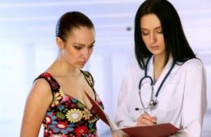 Каких врачей нужно посетить маме после родов: гинеколог, маммолог, терапевт, психолог