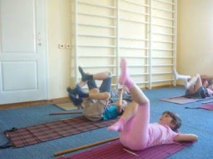 Нарушение осанки у детей: упражнения, причины и профилактика