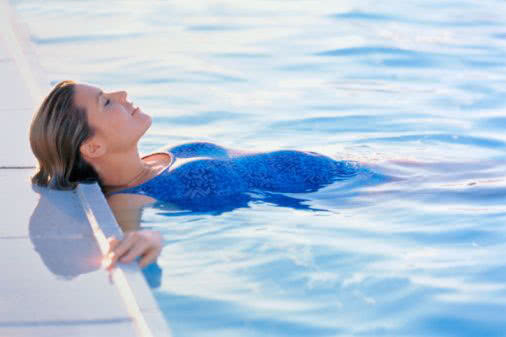 Плавание при беременности: можно ли плавать в бассейне во время беременности, противопоказания