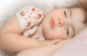 Почему ребенок скрипит зубами во сне: причины, что делать