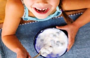 Польза йогурта для ребенка: какой йогурт выбрать, полезные свойства