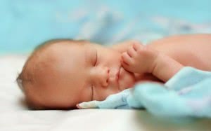 Сколько и как должен спать новорожденный. Как правильно укладывать ребенка спать