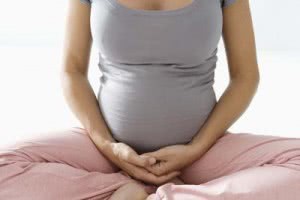 Выделения при беременности: цвет, на каком сроке