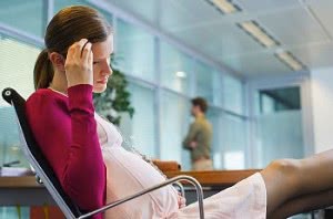 Желтые выделения при беременности: причины, что делать, выделения в начале беременности
