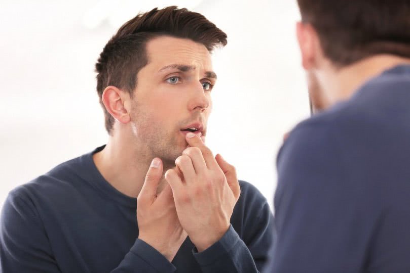 Гормональный дисбаланс у мужчин: что такое гинекомастия?