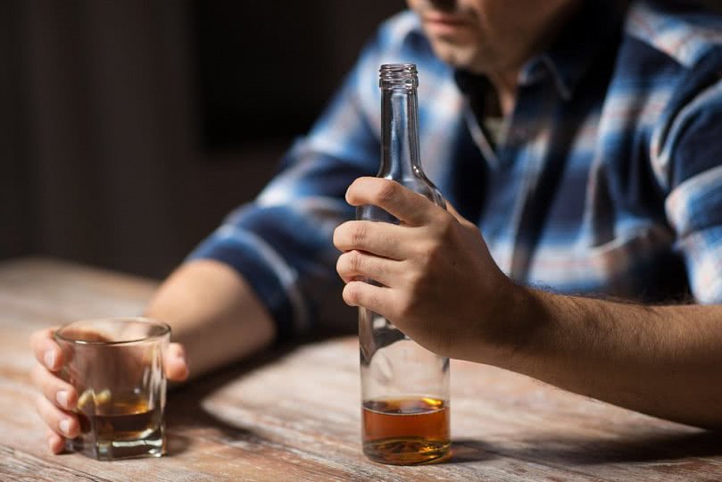 Как алкоголизм влияет на психику и здоровье человека?