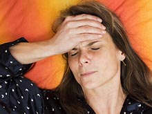 Ученые рассказали, почему менопауза сопровождается сильнейшими головными болями