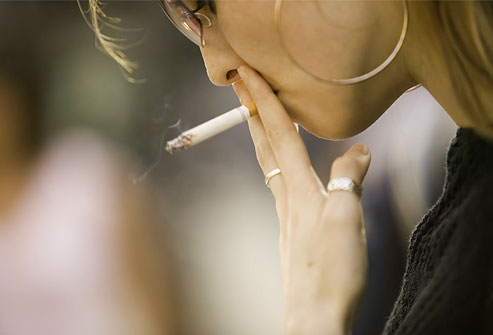 Женский организм из табачного дыма извлекает гораздо больше канцерогенов