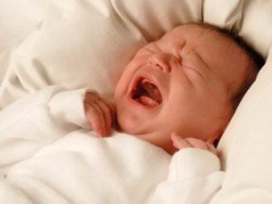 Крик новорожденного при раздражителях