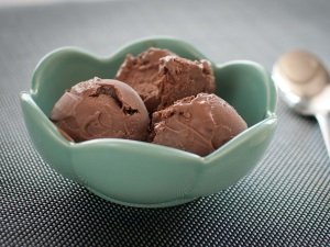 Вред шоколадного мороженого при грудном вскармливании